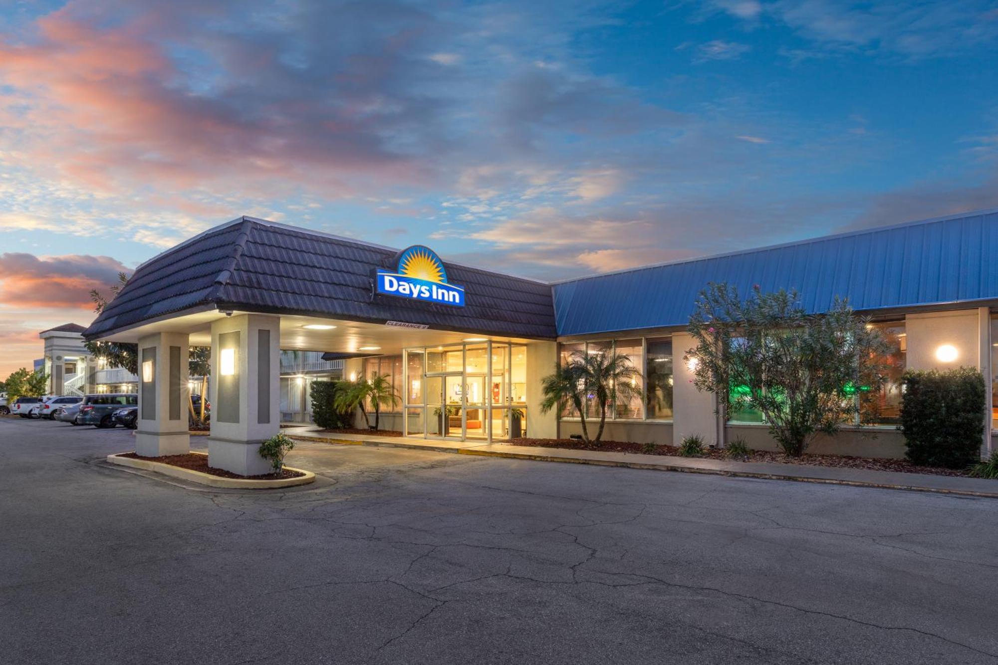 Days By Wyndham Kennedy Space Center 2*